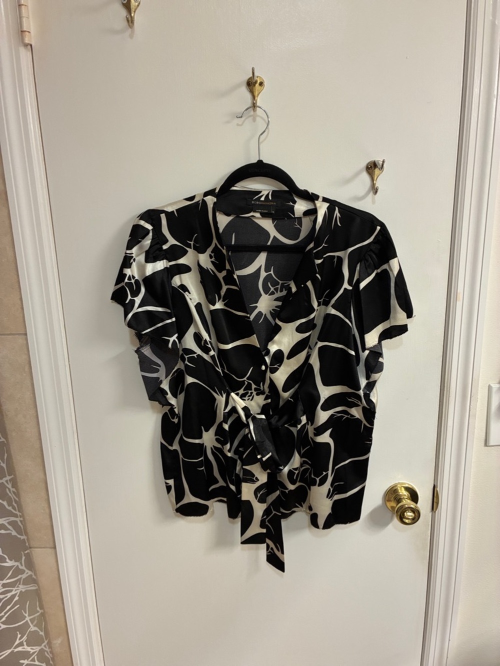BCBGMaxAzria Black and Cream Tie-Front Short Sleeve Blouse Sz XL